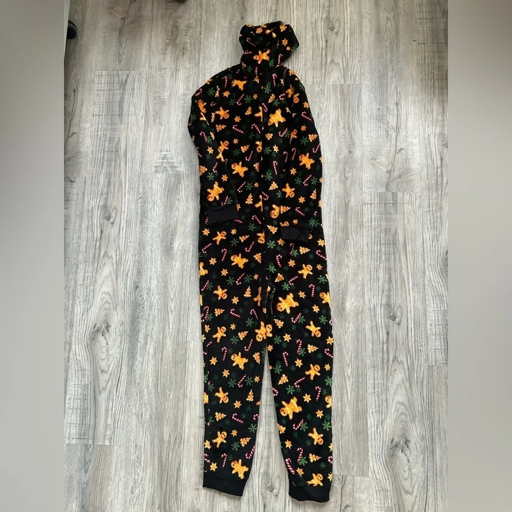 Forever 21 Kids Gingerbread Men Patterned‎ Onsie Pajama Sz 13/14